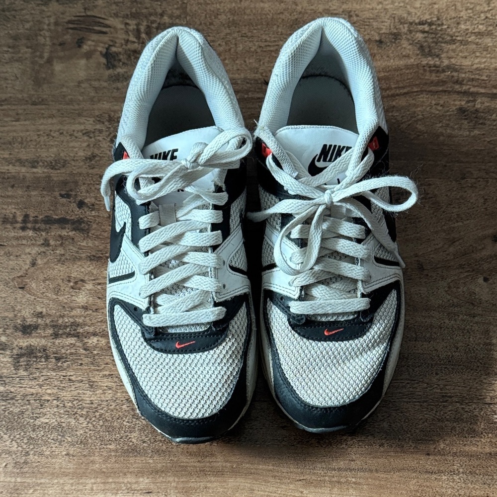 Nike Men's White and Black Mesh Sneakers size 7.5
